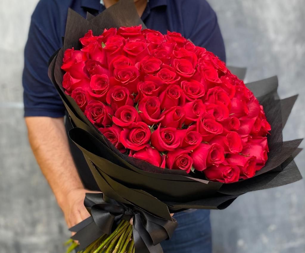 Arreglo de rosas premium en medellin San Valentin 2026-2027